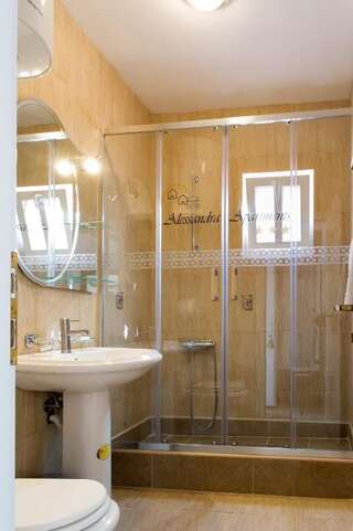 Апартаменты Apartments Alessandra Свети-Стефан Номер-студио с балконом и видом на море-64